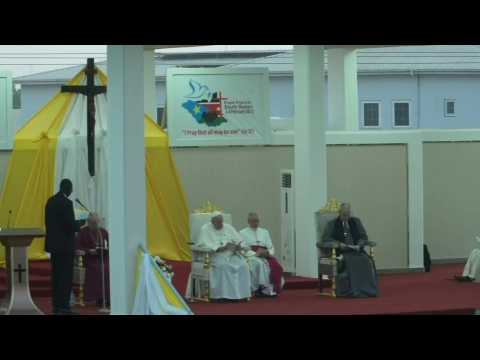 Crowd of faithful attend Pope Francis' ecumenical prayer in Juba, South Sudan