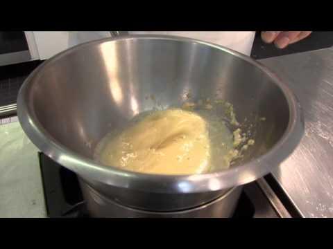 How to make a hollandaise sauce