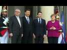 Macron, Merkel and Juncker greet Xi Jinping at Élysée Palace