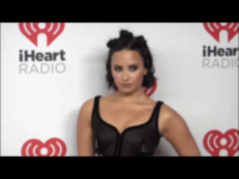 Demi Lovato Knocks Out Personal Trainers Tooth While Boxing