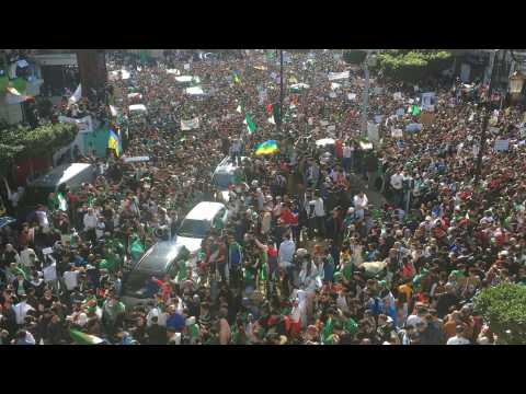 Algerians protest against Bouteflika in the capital Algiers (5)