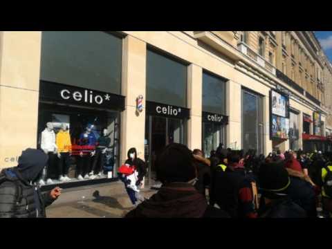Paris stores looted, bank torched in new 'yellow vest' violence