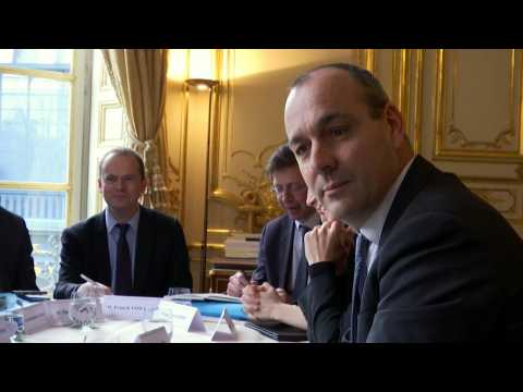 Union leader arrives for fresh talks with French govt. over pension reform standoff