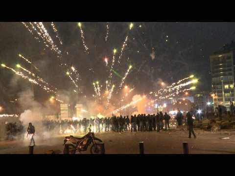 Renewed night clashes break out outside Lebanese parliament