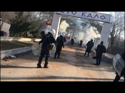 Clashes escalate between Greek army and migrants on Turkish border