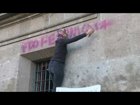 Women sloganeer against femicides in front of Mexico's National Palace