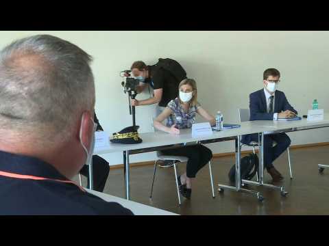 French minister meets with union groups at Smart factory