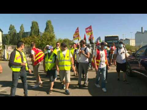 Hop! airline employees protest proposed job cuts