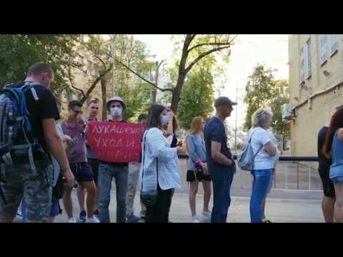Belarus election: queues outside the embassy in Moscow