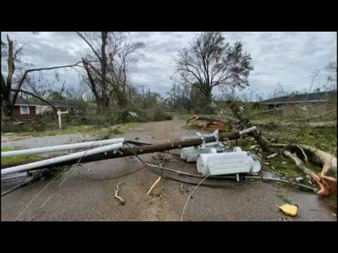 Hurricane Laura wreaks havoc on US south coast