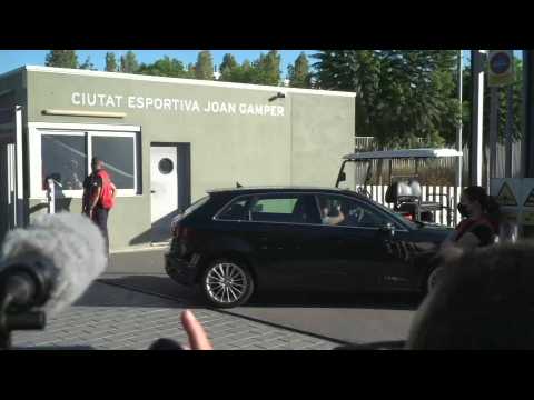 Barcelona players arrive for pre-season coronavirus testing