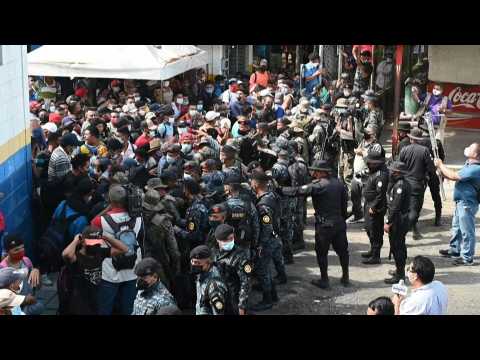 Honduran migrants pass Guatemala border as they push further north