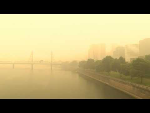 Oregon: smoke-filled sky hangs over Portland as wildfires worsen air quality