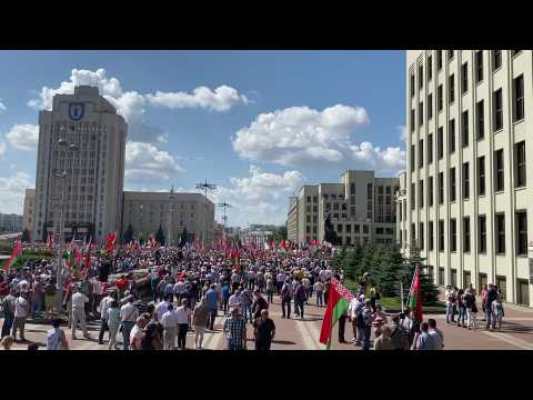 Hundreds of pro-government demonstrators gather in Minsk