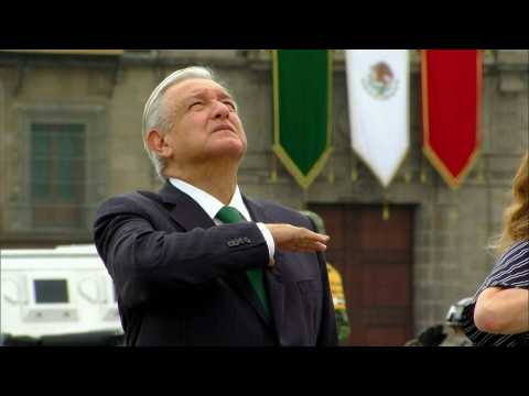 Mexican President takes part in military Independence Day parade