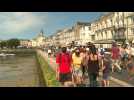 Tourists with and without masks, now compulsory in La Rochelle town centre