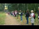 Belarus: protesters form human chain leading to a detention centre