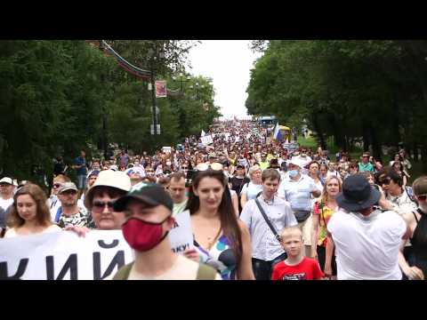 Thousands of anti-Kremlin protesters gather for rally over governor’s arrest