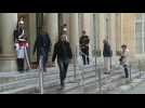 French queue at Elysee Palace to pay tribute to Chirac