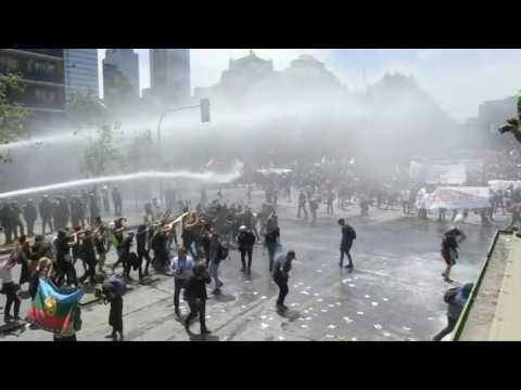 Clashes erupt in Chile's capital for the sixth day in a row