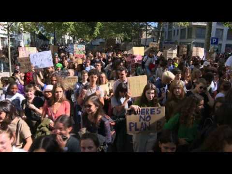 Students hit Paris streets in vast global climate strike