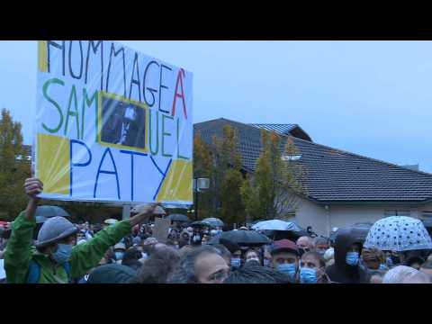 Hundreds gather in French town to pay tribute to beheaded teacher
