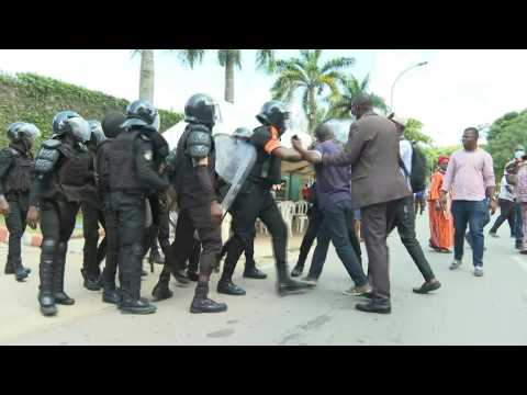 Ivory Coast police surround house of opposition leader