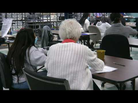 Ballot counting underway as polls close in key state of Florida