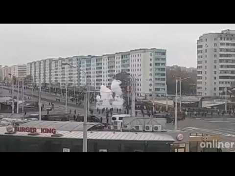 Police use stun grenade in Minsk to disperse anti-Lukashenko demonstration