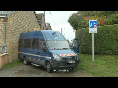 Searches resume for murdered French schoolgirl