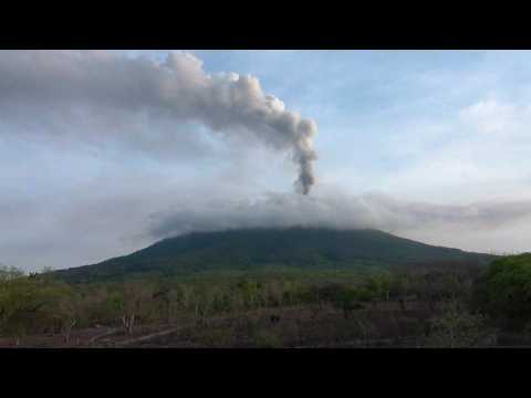 Rumbling Indonesian volcano belches column of smoke