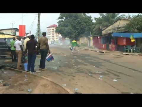 Guinea police fire teargas outside opposition leader's house