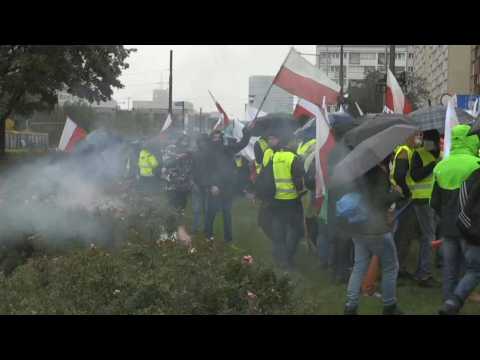 Polish farmers protest animal rights bill in Warsaw