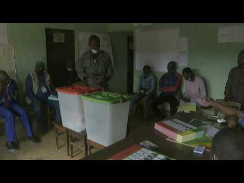 Congo security forces start early voting in presidential election