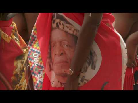 South Africans arrive to pay respects to longest-serving Zulu monarch
