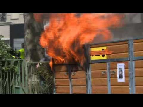 'Yellow vests': fires and tear gas in the East of Paris