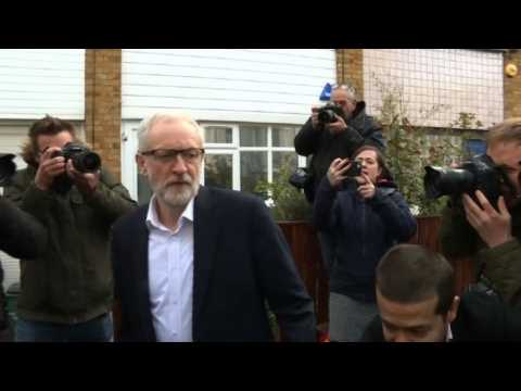 Brexit: Labour's Corbyn leaves home ahead of talks with May