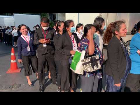 Thais line up to buy face masks amid COVID-19 concerns