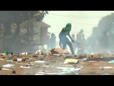 Deadly clashes as Guineans vote in disputed constitutional referendum
