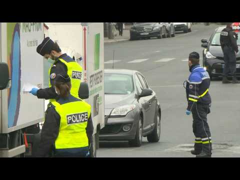 Coronavirus: police checks at Paris exit points to dissuade rogue holidaymakers