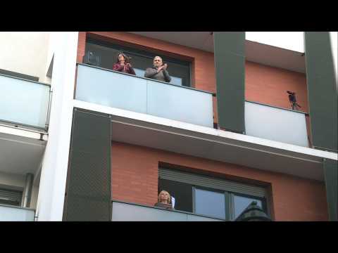 Coronavirus: Residents in Paris outskirts clap, sing for healthcare workers