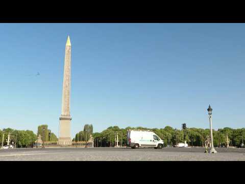 Coronavirus: central Paris empty after announcement to extend confinement