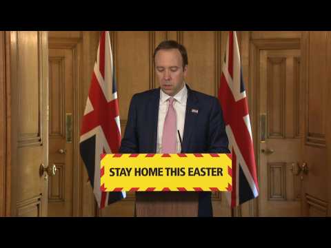 UK COVID-19 daily death toll climbs by record 980: Health minister
