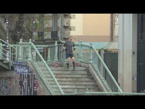 Coronavirus: Paris joggers run before 10am curfew