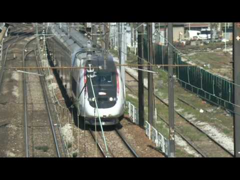 Coronavirus: Second train evacuating patients to Brittany departs from Paris