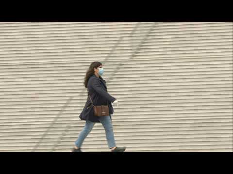 Paris business district La Defense deserted on 32nd day of confinement