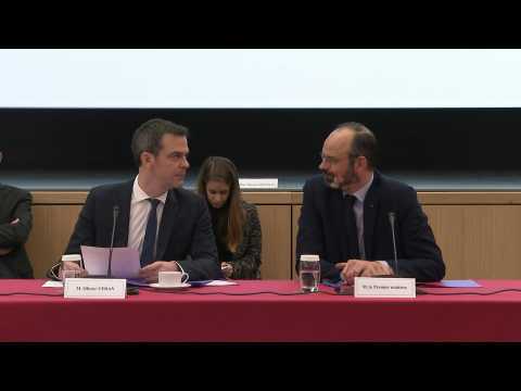 Coronavirus: French ministers meet parliament, party leaders