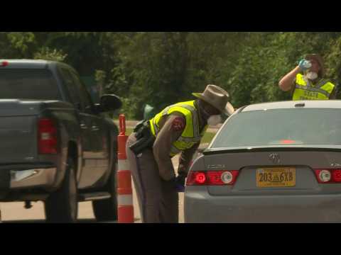 Texas police check cars at border with Louisiana amid COVID-19 travel restrictions