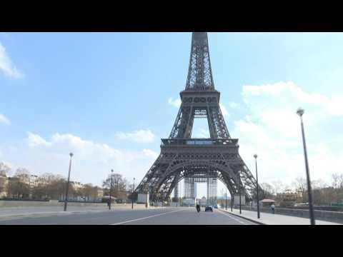 Tracking shots of deserted Paris streets amid coronavirus confinement