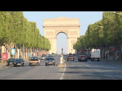 Covid-19: Paris's Champs-Elysées on day 35 of lockdown